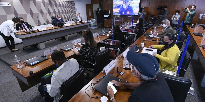 Parentes de vítimas da covid-19 fazem relatos e pedem mudanças na lei