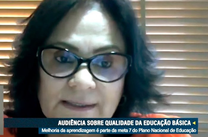Debatedores pedem repasse de verbas aos municípios para conclusão de escolas