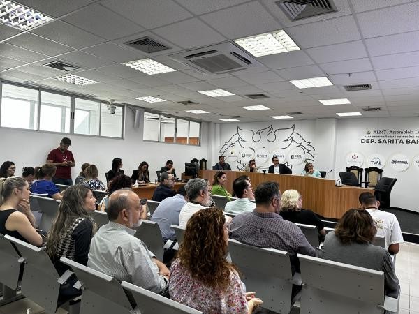 Parlamentares participam de audiência sobre saúde pública do Estado