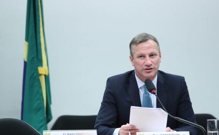 Presidente da Comissão de Segurança diz que tomará providências legais contra ministro da Justiça