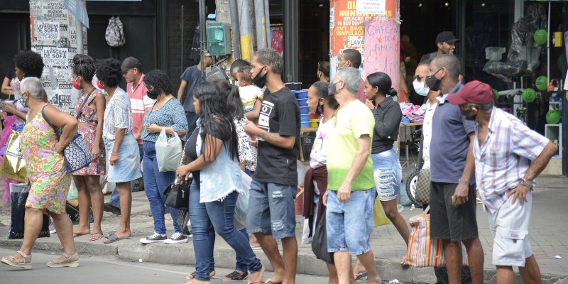 Covid-19: Brasil tem 183 mortes e 21,6 milhões de casos em 24 horas
