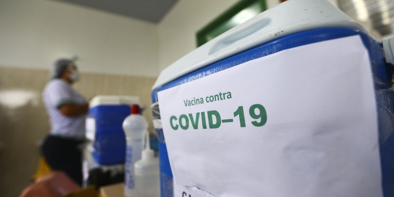 Brasil registra menor média móvel de mortes desde o início da pandemia