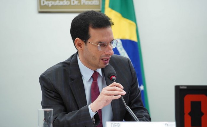 Comissão aprova projeto que inclui estimulação a autista em programa de atenção a pessoa com deficiência