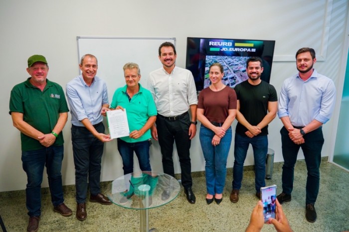 Prefeitura assina certidão de regularização de imóveis do loteamento Jardim Europa III