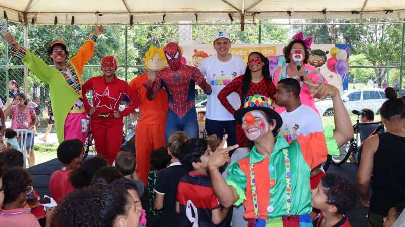 Thiago Silva realiza festa para milhares de crianças em Rondonópolis