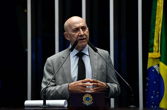 Confúcio Moura destaca importância da educação para o crescimento do país