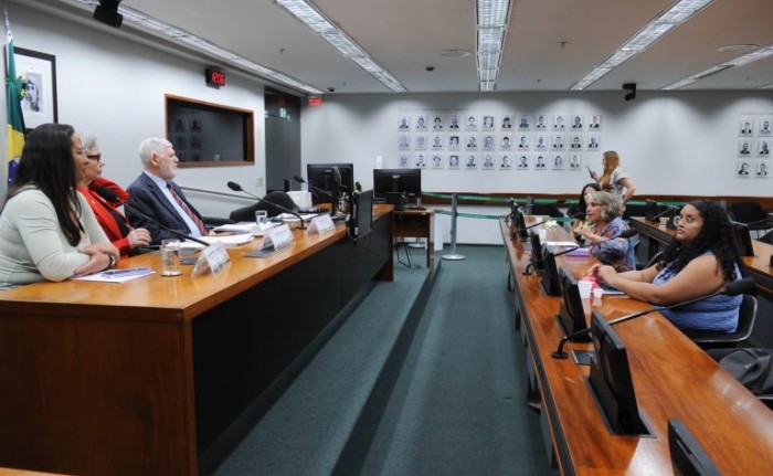 Especialistas defendem educação profissionalizante nos presídios