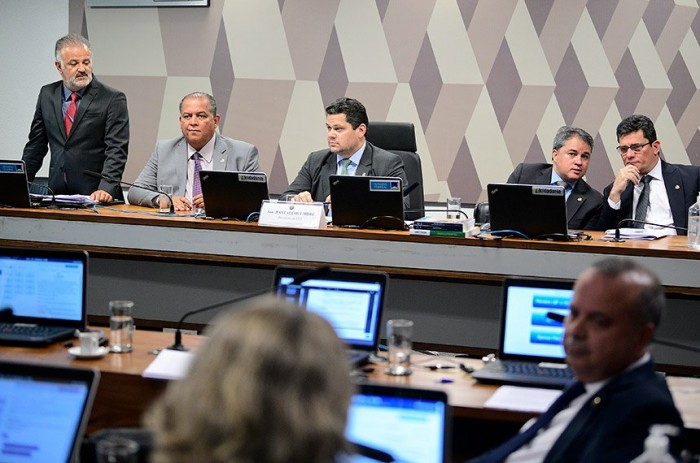 Sanitaristas deverão ter ensino superior ou especialização, aprova CCJ