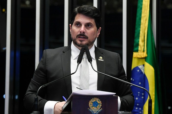 Marcos do Val denuncia uso da PF para perseguir brasileiros de direita