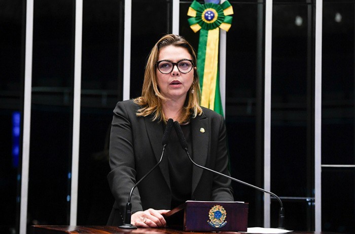 Leila comemora aprovação do projeto que regulamenta o mercado de carbono