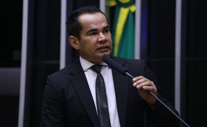 Comissão aprova concessão de imóveis da União para escolas de samba