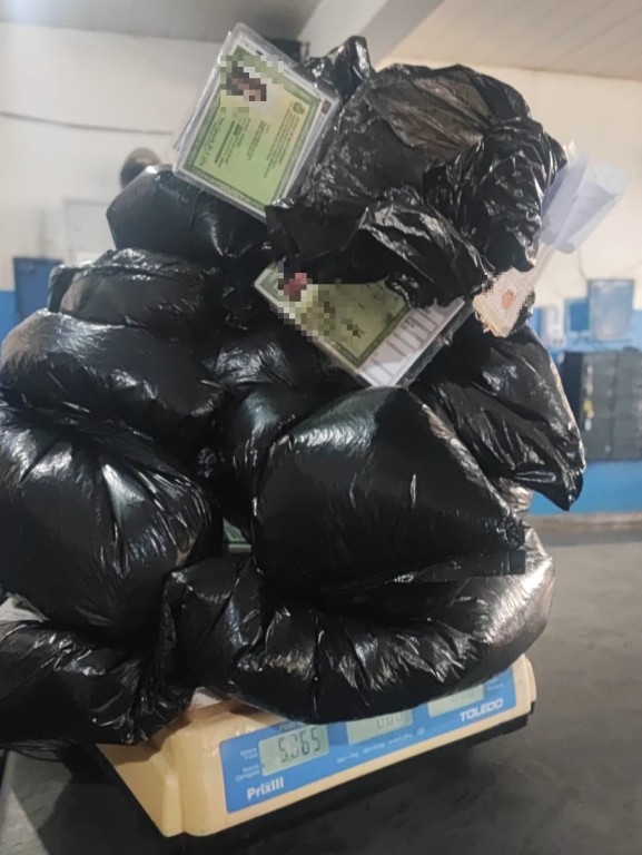 Policiais penais prendem 19 mulheres que tentavam entrar com drogas na PCE