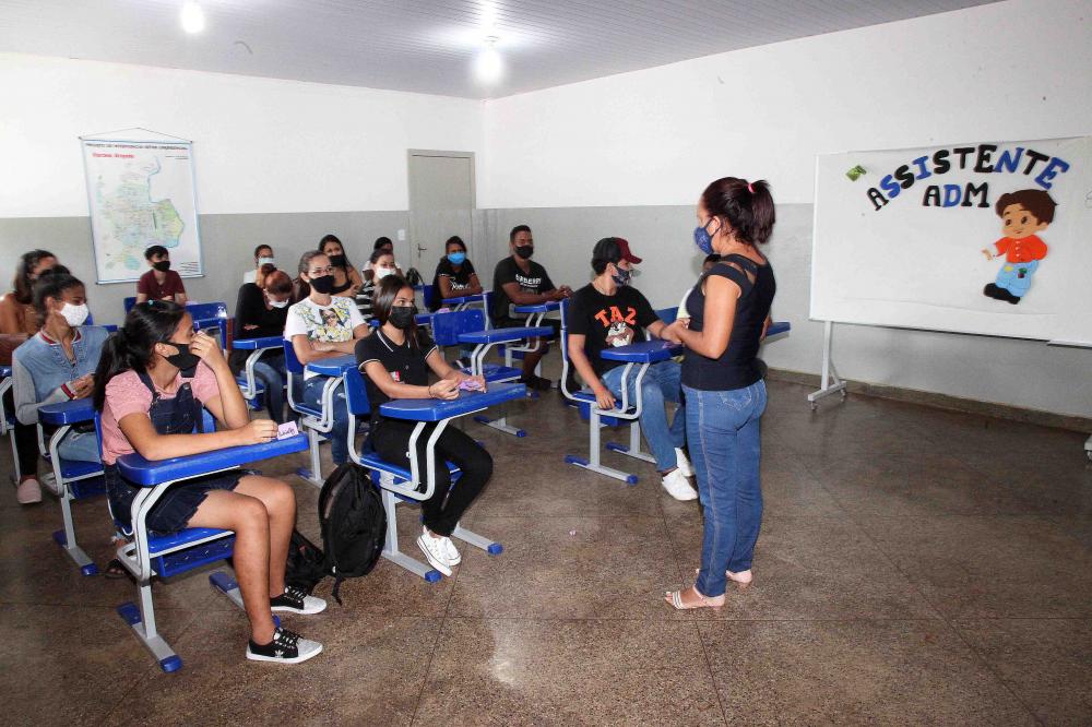 Qualifica + VG está com inscrições abertas para curso de manicure e pedicure e mestre de cerimônias 