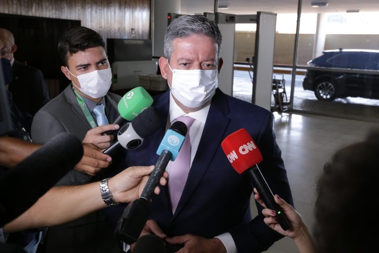 Lira cobra do Senado a votação do projeto que muda regras do Imposto de Renda