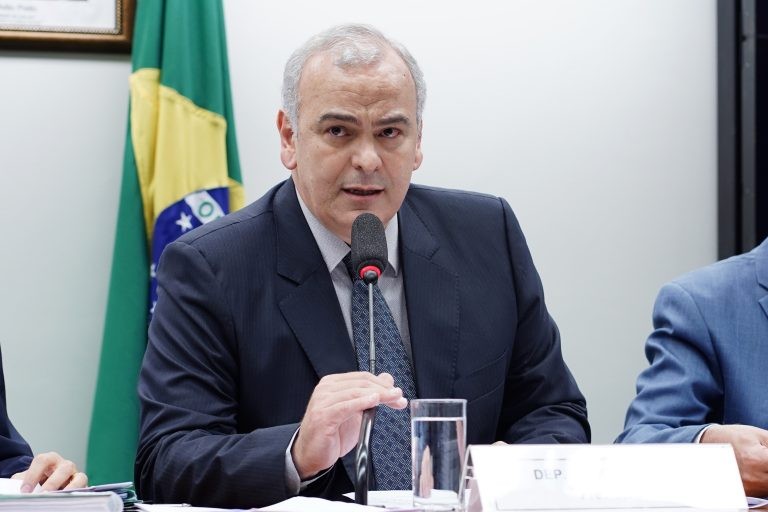 CCJ aprova proposta que obriga ensino médio a ofertar língua espanhola