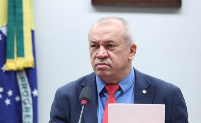 Comissão aprova projeto que doa helicópteros da Polícia Federal para o Paraguai