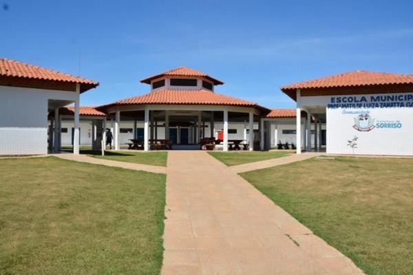 Parlamentar pede recursos para construção de quadra poliesportiva na escola da Poranga