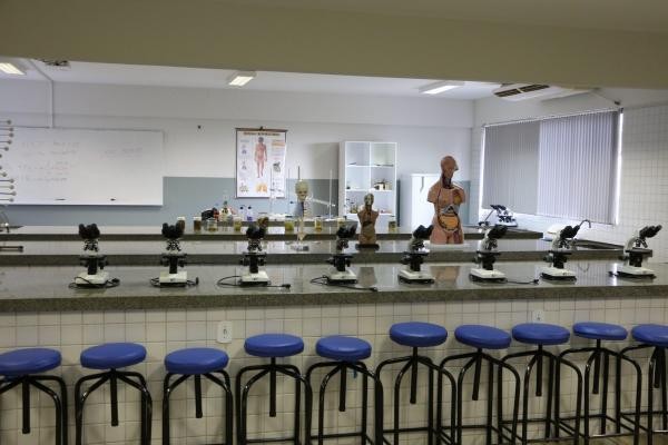 Vereadora pede implantação de laboratório de ciências na escola Caravágio
