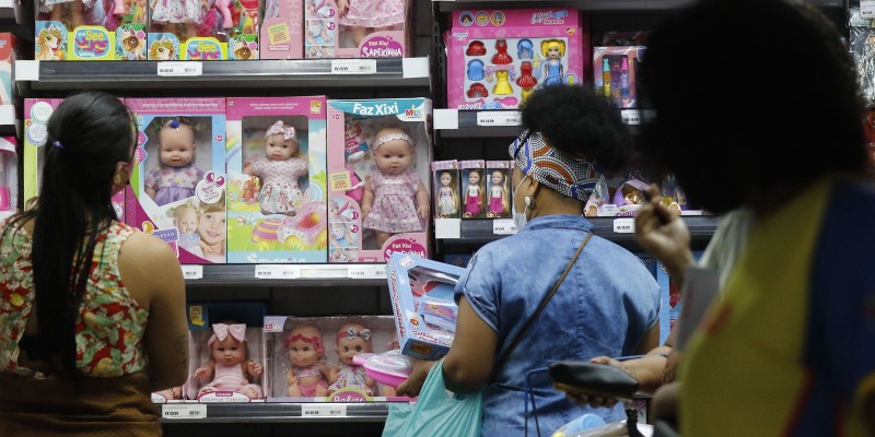 Intenção de consumo das famílias se mantém estável em outubro