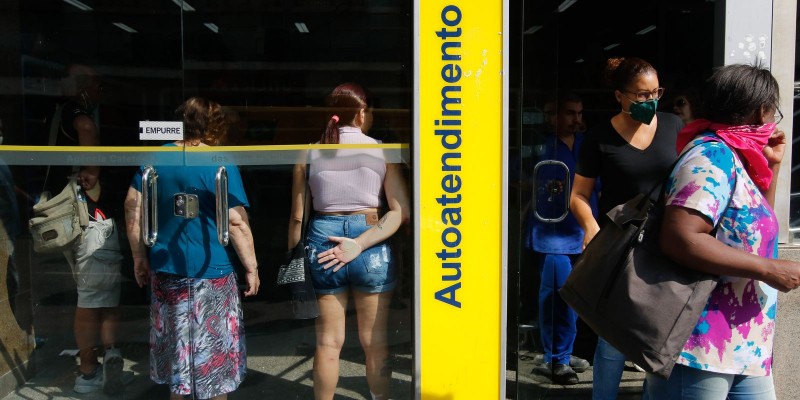 Taxa média do empréstimo pessoal varia 0,95% em outubro, diz Procon-SP