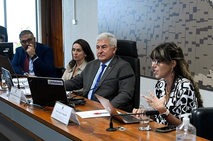 Transparência é questão central na discussão sobre IA, dizem debatedores