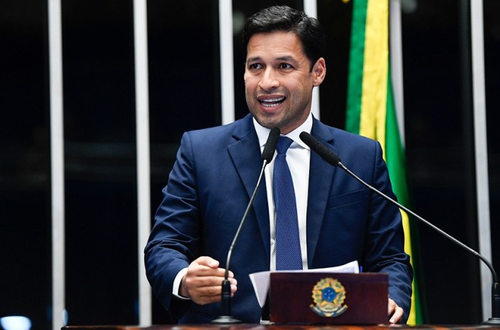 Rodrigo Cunha comemora lei que amplia proteção às vítimas de violência doméstica