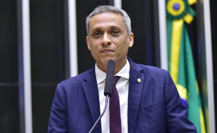 Câmara aprova projeto que obriga contratação de profissional de apoio escolar para alunos da educação especial; acompanhe