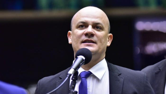 Comissão aprova garantia de matrícula na rede pública para dependentes de policial transferido