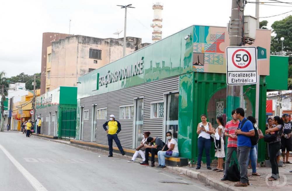 Motoristas de ônibus de Cuiabá fazem paralisação e cobram salários atrasados 