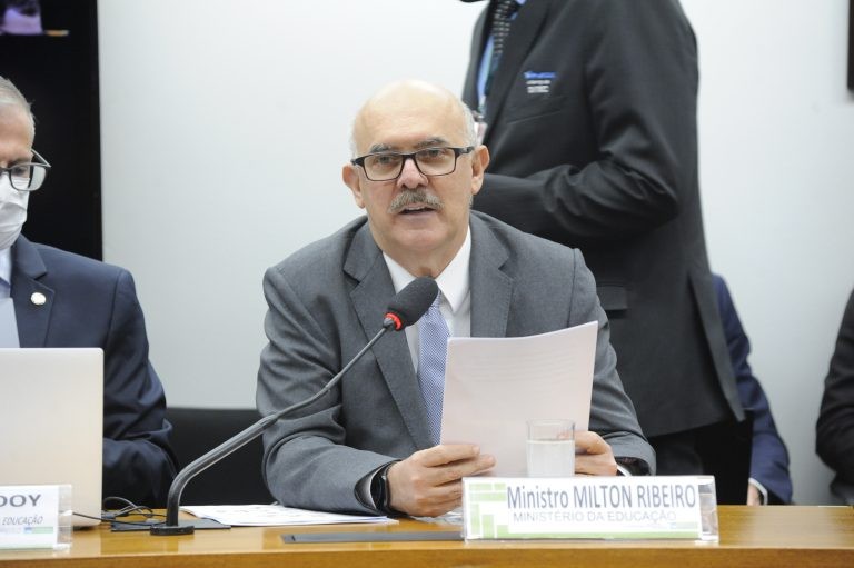 Deputados criticam criação de institutos federais diante de corte de verbas dos existentes