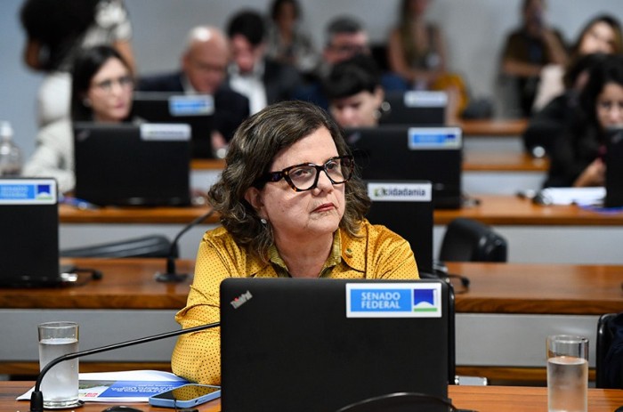 Bancos não podem cobrar tarifas de escolas públicas, aprova CAE