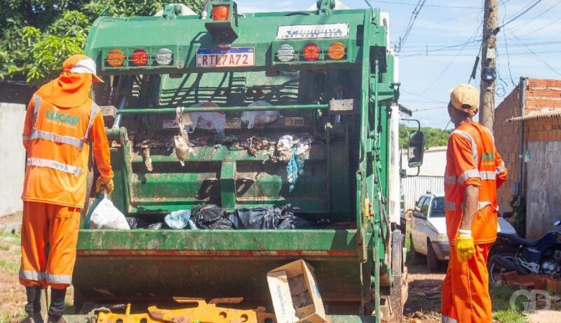 Com salários atrasados, garis suspendem coleta de lixo em Cuiabá e Várzea Grande 