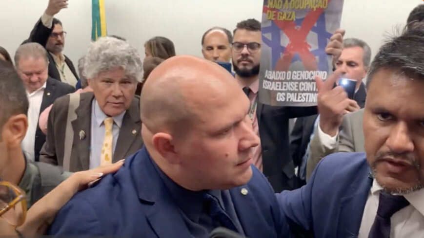 Abílio se envolve em confusão e deixa sessão pró Palestina escoltado pela polícia