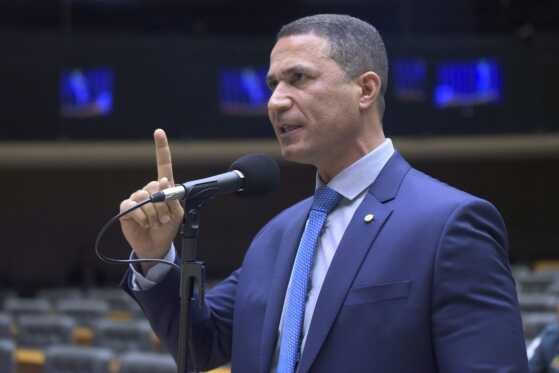 Deputado cobra respostas de Ministério da Justiça por realizar reunião com integrante do Comando Vermelho