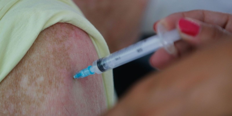 Rio anuncia retomada da dose de reforço a partir desta quinta-feira