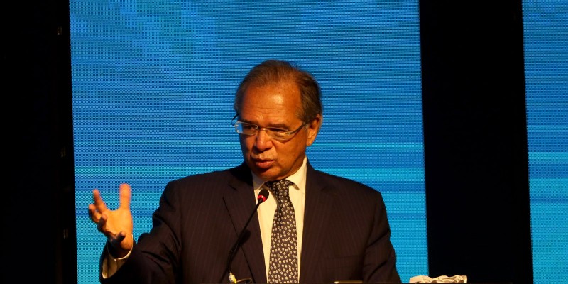 Auxílio Brasil: Guedes afirma que governo usará R$ 30 bi fora to teto