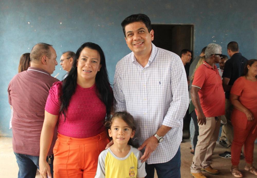 Calcário chega às mãos dos pequenos agricultores, enquanto prefeito anuncia transformações para seis comunidades 