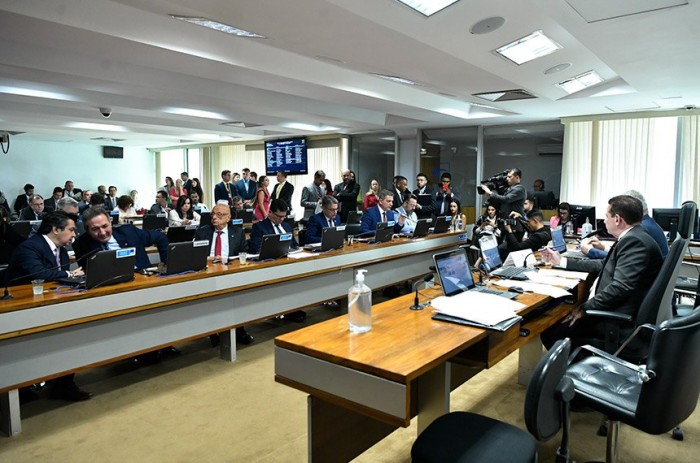 CAE vota tributação de offshore e fundos de investimento exclusivos