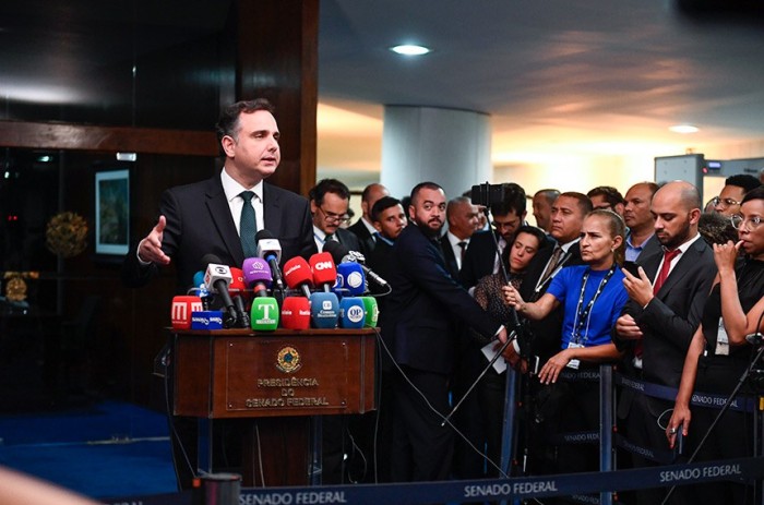 Pacheco entrega a Lula sugestão para repactuação de dívidas dos estados