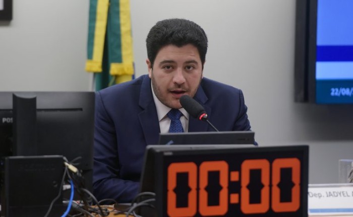 Comissão debate classificação de rádios comunitárias