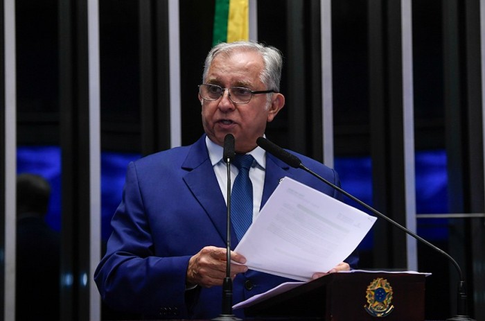 Izalci Lucas defende política contra o câncer e vetos à lei de segurança