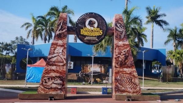 Vereador requer informações sobre ambulantes que participaram da Exposição Vale dos Dinossauros