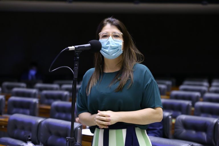 Comissão debate adoção por famílias acolhedoras