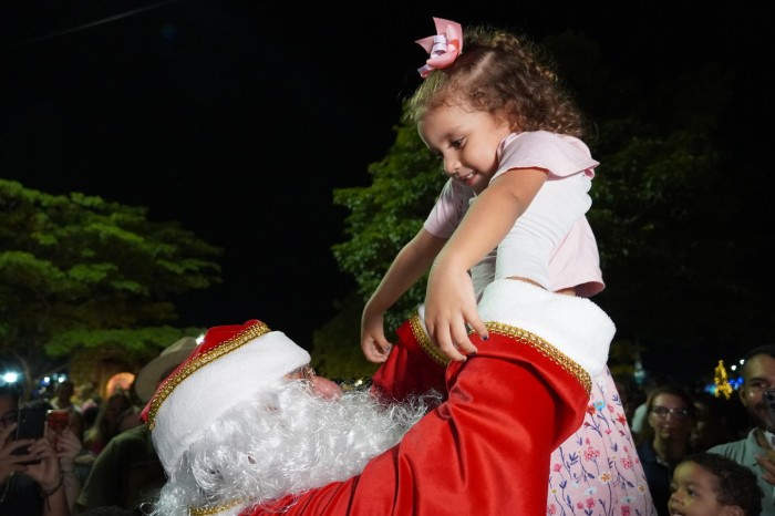 Abertura do Natal da Esperança 2023 surpreende famílias luverdenses