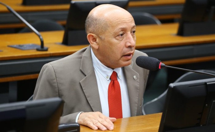 Comissão aprova obrigatoriedade de intérprete de Libras em locais turísticos