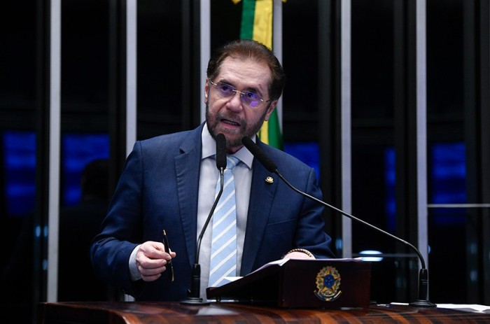 Plínio critica Marina e diz que ministra 'despreza' condições de vida na Amazônia