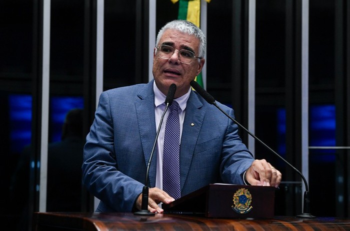Girão diz que projeto das bets foi desvirtuado e pede adiamento da votação