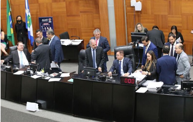 Deputados estaduais derrubam vetos e aprovam CNH Social 100% gratuita 