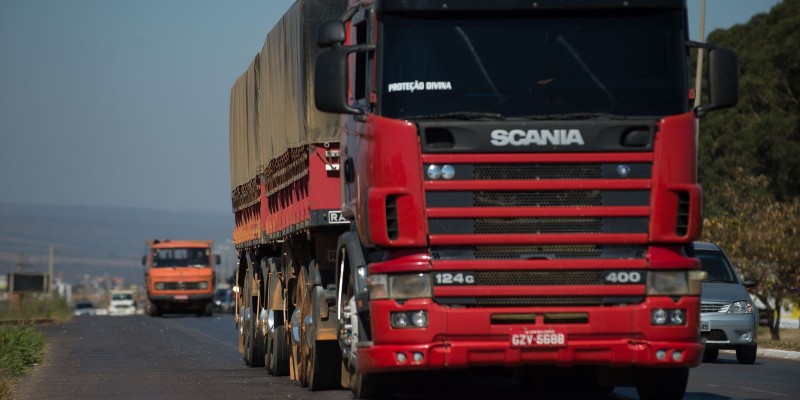 Sancionada a lei que altera tolerância no excesso de peso de caminhões
