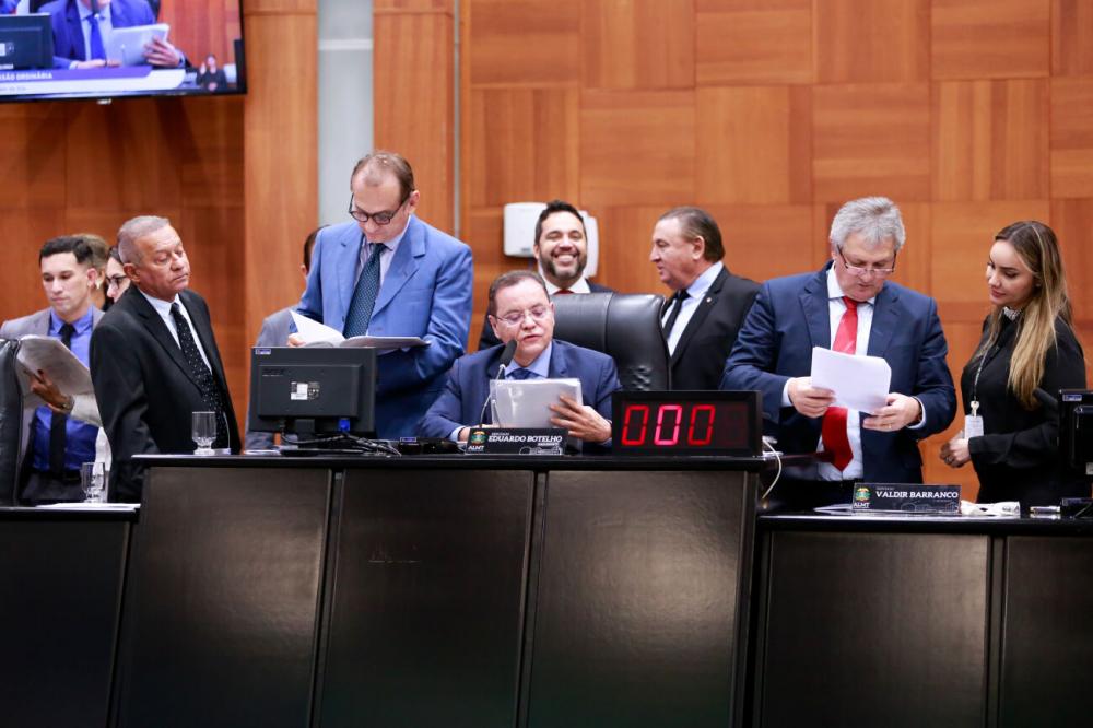 Com votações importantes, Assembleia barra recesso dos deputados, mas LOA fica para janeiro de 2024